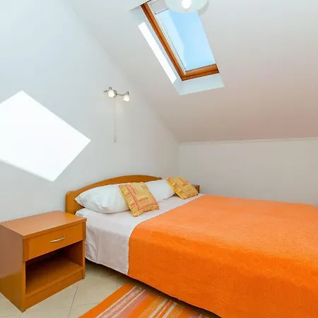 Dijana アパート *